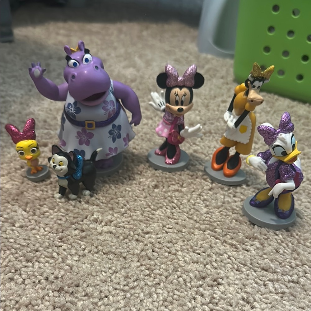 Disney Minnie and Friends Figurine Set - Purple, Pink, Orange, Yellow